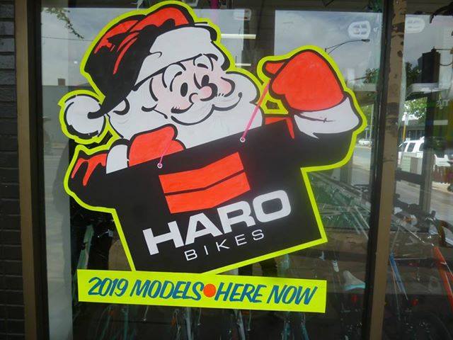 Viponds Drop Black paint in 250 ml can, specialized for professional applications