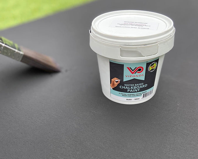 Viponds water-based chalkboard paint in a 500 ml container